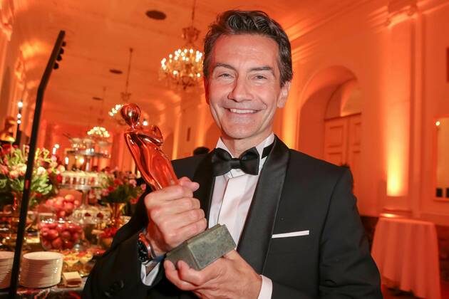 23.04.2022, Wiener Hofburg, ROMY - Film- u. TV-Preis, Gala-Verleihung des Fernseh-Preises von ORF u. KURIER im Bild: Roland Weißmann -ORF Generaldirektor, -mit d Award, ROMY - Film- u. TV-Preis