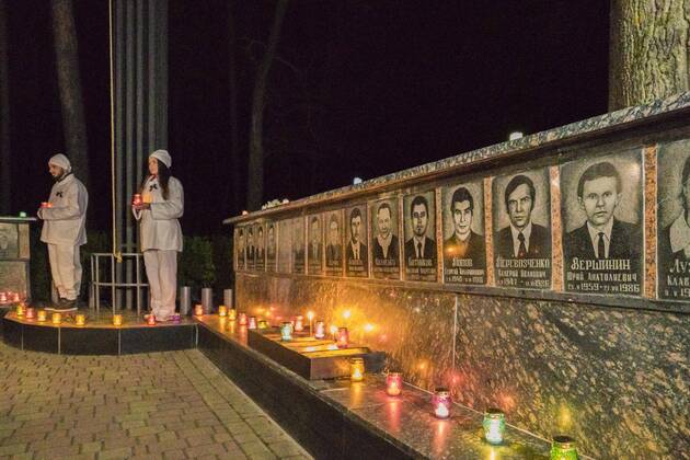 Bilder des Jahres 2022, News 04 April News Themen der Woche KW17 April 26, 2022, Slavutych, Kyiv, Ukraine: Remembrance of the 36th anniversary of Chernobyl accident in Slavutych, Ukraine. Many candles were placed in the memorial of the city at the right time when the accident happened. Slavutych Ukraine - ZUMAa131 20220426_zap_a131_007 Copyright: xCelestinoxArcexLavinx