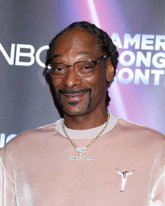 April 25, 2022, Universal City, CA, USA: LOS ANGELES - APR 25: Snoop Dogg at the America™s Song Contest Semi-finals Red Carpet at Universal Studios on April 25, 2022 in Universal City, CA Universal City USA - ZUMAnc22 20220425_zaa_nc22_187 Copyright: xKathyxHutchinsx
