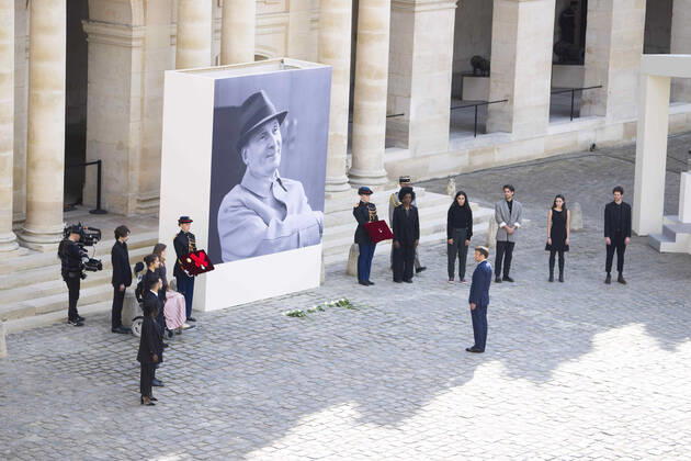 Entertainment Bilder des Tages Emmanuel Macron - President de la Republique Francaise NEWS : Ceremonie d Hommage national a Michel Bouquet - Invalides - 27 04 2022 JBAutissier Panoramic 
