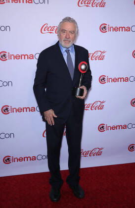 Bilder des Jahres 2022, Entertainment 04 April Entertainment Themen der Woche KW17 Entertainment Bilder des Tages 28 April 202 - Las Vegas, NV - Robert De Niro. CinemaCon 2022 Big Screen Achievement Awards Red Carpet at Caesars Palace Las Vegas. Las Vegas USA - ZUMAa123 20220428_zaa_a123_006 Copyright: xMJTx