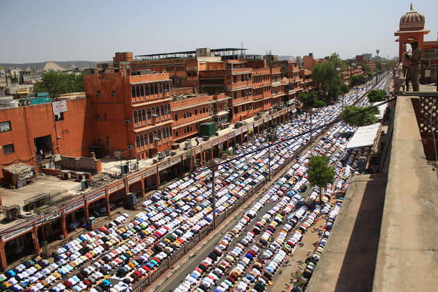 Bilder des Jahres 2022, News 04 April News Themen der Woche KW17 News Bilder des Tages Indien, Ramadan in Jaipur Ramadan: Friday Prayers In Jaipur Muslim devotees offer prayers on the last Friday of the holy month of Ramadan, at Jama Masjid , in Jaipur, Rajasthan, India, on Friday, April 29,2022. Jaipur Rajasthan India  Copyright: xVishalxBhatnagarx originalFilename: bhatnagar-notitle220429_npMyB.jpg