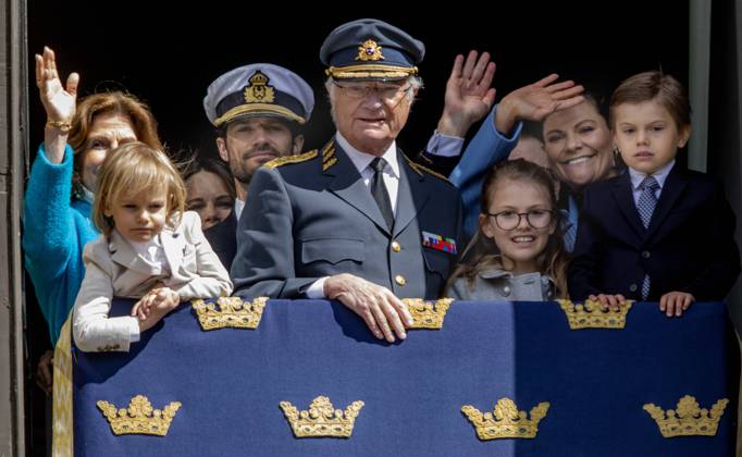 Bilder des Jahres 2022, Entertainment 04 April Entertainment Themen der Woche KW17 Entertainment Bilder des Tages 30-04-2022 Stockholm Swedish royal family during the celebrations for the 76th birthday of the Swedish king in Stockholm. Princess Victoria and Prince Daniel and Princess Estelle and Prince Oscar and Queen Silvia and Princess Sofia and Prince Carl Philip and King Carl Gustaf Â  Copyright: xPPEx
