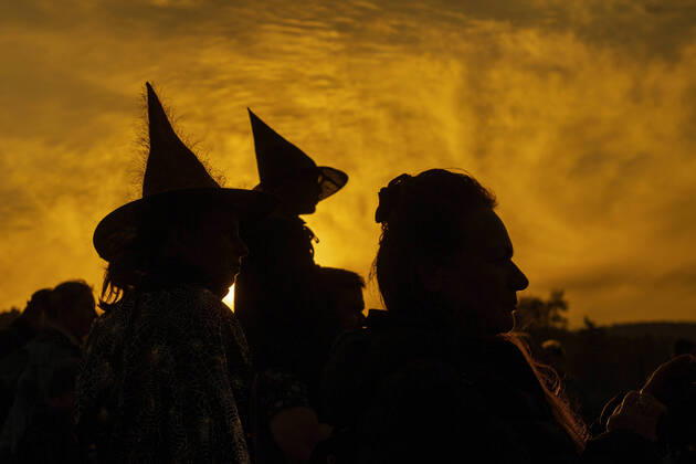 Bilder des Jahres 2022, News 04 April News Themen der Woche KW17 News Bilder des Tages Walpurgis Night - Burning of the Witches. Huge bonfires with a witch figure are burnt in many places of the country. Bonfire in Horni Hanychov near Liberec, Czech Republic, April 30, 2022. (CTKxPhoto RadekxPetrasek) CTKPhotoP2022043006450  PER 10K