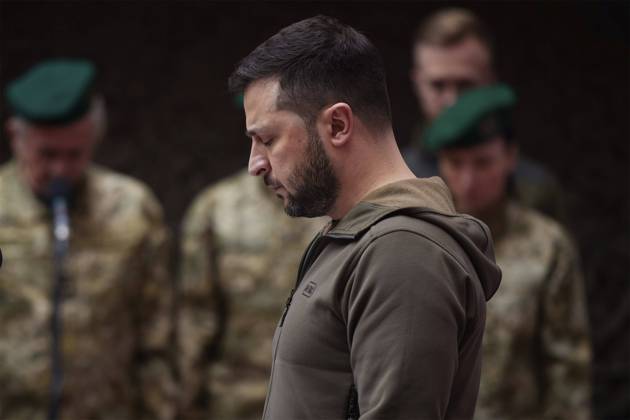 April 30, 2022, Kyiv, Ukraine: Ukrainian President Volodymyr Zelenskyy, stands for the invocation during a visit to the Ukrainian Border Guards to mark their professional holiday and present awards for their service, April 30, 2022 in Kyiv, Ukraine. Kyiv Ukraine - ZUMAp138 20220430_zaa_p138_026 Copyright: xUkrainexPresidency UkrainexPresix