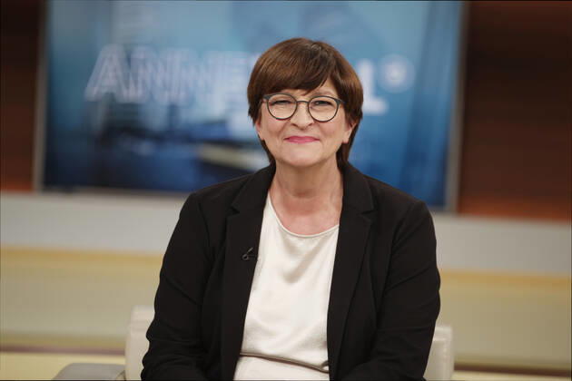 Saskia Esken bei Anne Will 2022-05-01, Deutschland, Berlin. Saskia Esken (SPD), Parteivorsitzende, zu Gast bnei Anne Will im Ersten. Thema der Politiktalk-Runde in der ARD: Panzer ins Kriegsgebiet - wohin führt Deutschlands Ukraine-Politik?