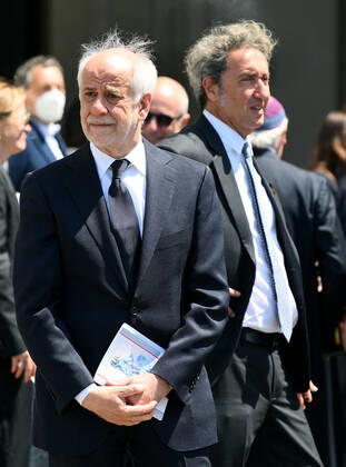 May 2, 2022, ROME: Italian actor Toni Servillo (L) and Italian filmmaker Paolo Sorrentino (R) leave after the presentation of the David di Donatello Award 2022 at the Quirinale Palace in Rome, Italy, 02 May 2022. The David di Donatello award is a film prize presented annually to honor the best of Italian and foreign motion picture productions.ANSA ETTORE FERRARI ROME  - ZUMAa110 20220502_zaf_a110_047 Copyright: xEttorexFerrarix