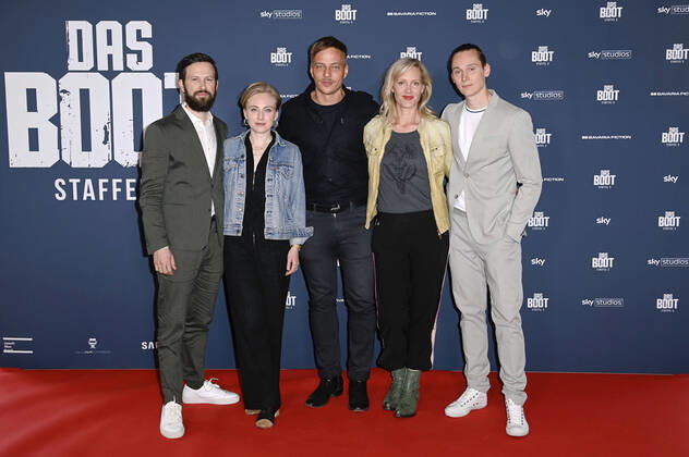 Bilder des Jahres 2022, Entertainment 05 Mai Entertainment Themen der Woche KW18 Franz Dinda, Elisa Schlott, Tom Wlaschiha, Anna Schudt und Rick Okon beim Photocall zur 3. Staffel der Sky Serie Das Boot im Hilton Berlin Hotel. Berlin, 02.05.2022