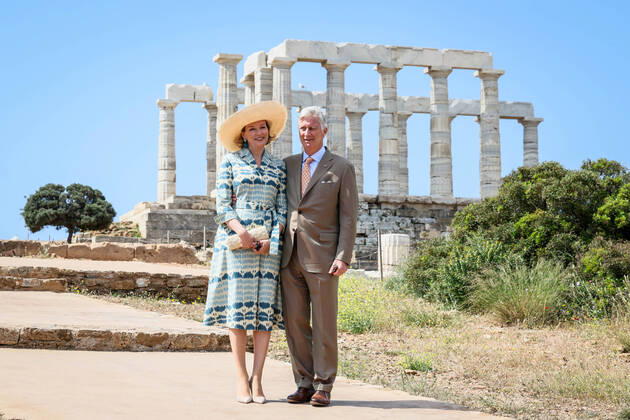 Bilder des Jahres 2022, Entertainment 05 Mai Entertainment Themen der Woche KW18 Entertainment Bilder des Tages Queen Mathilde of Belgium and King Philippe - Filip of Belgium pose during a visit to the Temple of Poseidon, on the second day of a three days state visit of the Belgian royal couple to Greece, Tuesday 03 May 2022, in Sounio.  BENOITxDOPPAGNE 34437815