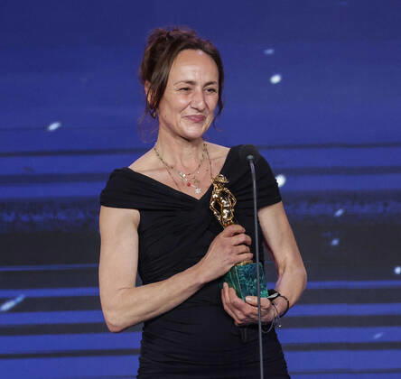 Verleihung des David di Donatello-Preises 2022 in Rom - Die Preisträger May 3, 2022, ROME, Italia: Italian costume designer Ursula Patzak at Cinecitta studios receives award for Best Costume Design for Qui rido io during the 67th edition of the David di Donatello Awards, in Rome, Italy, 3 May 2022. ANSA GIUSEPPE LAMI ROME Italia - ZUMAa110 20220503_zaf_a110_007 Copyright: xGiuseppexLamix