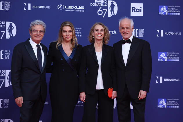 Verleihung des David di Donatello-Preises 2022 in Rom 67th David Di Donatello red carpet Mario Martone and wife ,Tony Servillo and wife attends the 67th David Di Donatello red carpet on May 03, 2022 in Rome, Italy Massimo Insabato Copyright: xMassimoxInsabatox