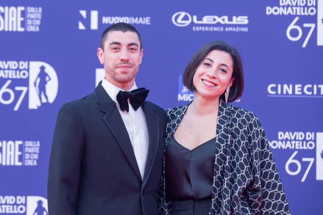 Verleihung des David di Donatello-Preises 2022 in Rom Italy: Red Carpet of David di Donatello 2022 Awards ceremony Eduardo Scarpetta with his sister attends the red carpet of David di Donatello 2022 awards ceremony in Rome Rome Italy Copyright: MatteoxNardone