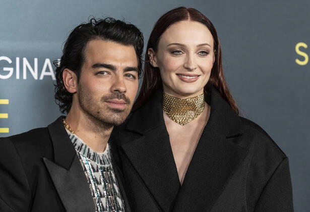 Bilder des Jahres 2022, Entertainment 05 Mai Entertainment Themen der Woche KW18 Entertainment Bilder des Tages NY: The Staircase TV show premiere by HBOMAX Joe Jonas and Sophie Turner wearing dress by Louis Vuitton attend The Staircase TV show premiere at MoMA New York New York United States Copyright: LevxRadin