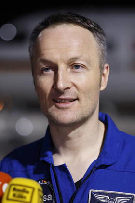 Der deutsche Astronaut Matthias Maurer kehrt nach seinem Einsatz auf der Internationalen Raumstation (ISS) zurück nach Deutschland. Der Astronaut der europäischen Raumfahrtagentur ESA war der zwölfte Deutsche im Kosmos. Am frühen Samstagmorgen landete seine Maschine im militärischen Teil des Flughafen Köln-Bonn. Köln, 07.05.2022 NRW Deutschland Copyright: xChristophxHardtx