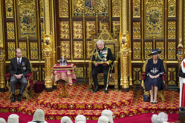 Bilder des Jahres 2022, Entertainment 05 Mai Entertainment Bilder des Tages . 10 05 2022. London, United Kingdom. Prince Charles and Camilla and Prince William at the State Opening of Parliament in London. Queen Elizabeth II missed the ceremony for the first time in 59 years because of mobility issues .  xi-Imagesx IIM-23390-0049