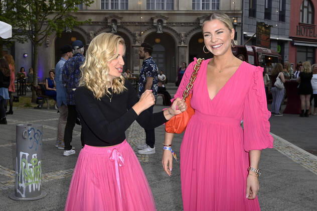 Bilder des Jahres 2022, Entertainment 05 Mai Entertainment Bilder des Tages Susan Sideropoulos und Valentina Pahde bei der GZSZ Party 30 Jahre GZSZ im GZSZ Außenset an der Orenstein-&-Koppel-Straße. Potsdam, 10.05.2022