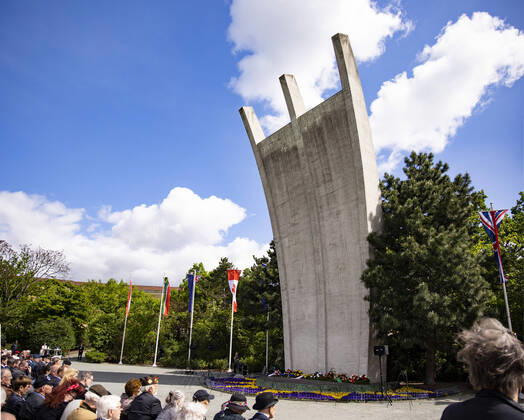 Bilder des Jahres 2022, News 05 Mai News Bilder des Tages Badiucao Austellung in Prag Gedenken zum Ende der Luftbruecke in Berlin am 12. Mai 2022. Gedenken zum Ende der Luftbruecke