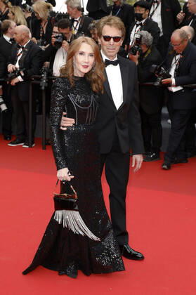 Jerry Bruckheimer mit Ehefrau Linda Bruckheimer bei der Premiere des Kinofilms Top Gun: Maverick auf dem Festival de Cannes 2022 75. Internationale Filmfestspiele von Cannes im Palais des Festivals. Cannes, 18.05.2022