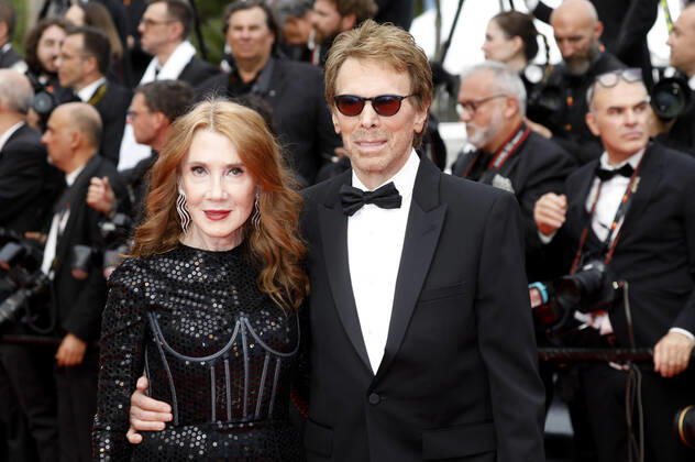 Jerry Bruckheimer mit Ehefrau Linda Bruckheimer bei der Premiere des Kinofilms Top Gun: Maverick auf dem Festival de Cannes 2022 75. Internationale Filmfestspiele von Cannes im Palais des Festivals. Cannes, 18.05.2022