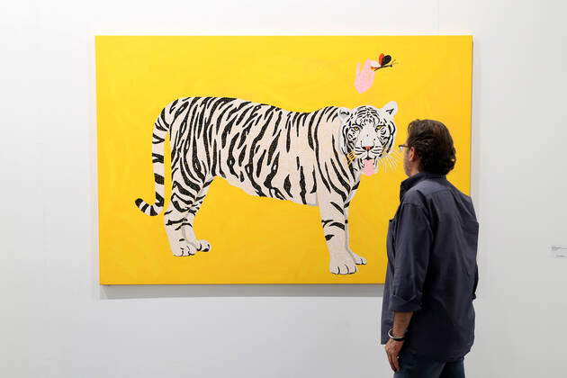 (220519) -- LISBON, May 19, 2022 -- A visitor looks at an art piece at the ARCOlisboa international contemporary art fair in Lisbon, Portugal, on May 19, 2022. The ARCOlisboa 2022 which kicked off on Thursday, will last till May 22. (Photo by Xinhua) PORTUGAL-LISBON-INTERNATIONAL CONTEMPORARY ART FAIR PedroxFiuza 