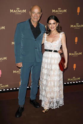 Bilder des Jahres 2022, Entertainment 05 Mai Entertainment Themen der Woche KW20 Heiner Lauterbach mit Ehefrau Viktoria Lauterbach bei der Magnum-Party während des Festival de Cannes 2022 75. Internationale Filmfestspiele von Cannes in der Magnum Beach Lounge. Cannes, 19.05.2022