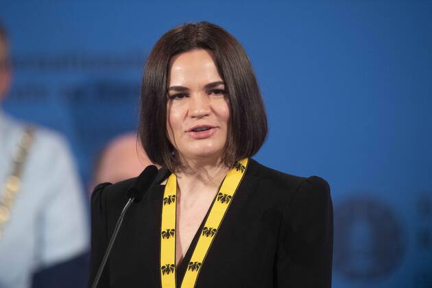 Swetlana TICHANOWSKAJA, BLR, Weissrussland, Belarus, Buergerrechtlerin, Karlspreistraegerin, spricht Dankesworte, Internationaler Karlspreis der Stadt Aachen, Verleihung im Rathaus der Stadt Aachen am 26.05.2022.