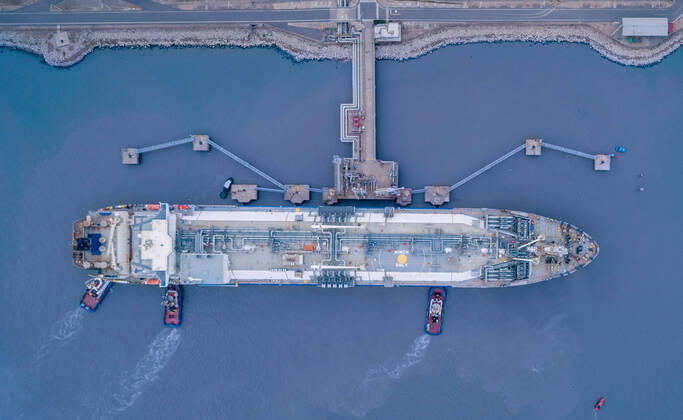 Bilder des Jahres 2022, News 05 Mai News Themen der Woche KW21 News Bilder des Tages May 27, 2021, Helsinki, Finland: In an undated handout provided by Excelerate Energy shows the FSRU Exemplar. Finland has leased a floating LNG terminal for 10 years to break free from Russian gas. Finland has agreed a 10-year charter for a floating storage and regasification (FSRU) vessel with U.S. based Excelerate Energy. Excelerate will deploy its FSRU Exemplar (83,000 dwt) to provide regasification services in southern Finland. Helsinki Finland - ZUMA 20220526_int_z03_023 Copyright: xExceleratexEnergy,xInc.x