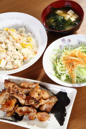 Japanese menu with chicken, rice and vegetables , 19941208.jpg, sushi, sashimi, shrimp, skewers, skewer, maki, ura, rice, fish, fresh, raw, salt, flavor, seasoning, kitchen, salmon, cook, tradition, japan, east, eastern, avocado, salad, grilled, sea, sea fruit, ravioli, samurai, appetizer, roll, dinner, meal, lunch, tempura, beans, squid, chicken, filet, cirashi,