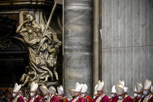 Bilder des Jahres 2022, News 05 Mai News Bilder des Tages May 31, 2022, Vatican City: Cardinals during the funeral ceremony for Cardinal Angelo Sodano Funeral in Saint Peter s Basilica, Vatican City, 31 May 2022. ANSA RICCARDO ANTIMIANI Vatican City - ZUMAa110 20220531_zaf_a110_002 Copyright: xRiccardoxAntimianix