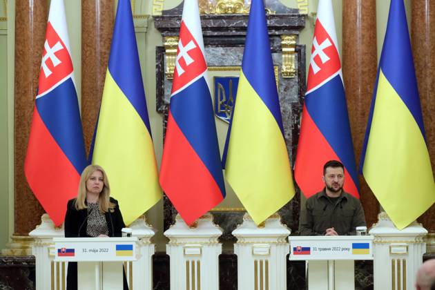 Ukraine-Krieg, Jahrestag der Invasion, Persönlichkeiten besuchen die Ukraine, Archivbilder News Bilder des Tages Press conference of Ukrainian and Slovak Presidents in Kyiv KYIV, UKRAINE - MAY 31, 2022 - President of Ukraine Volodymyr Zelenskyy (R) and President of the Slovak Republic Zuzana Caputova are pictured during a joint press conference after their meeting, Kyiv, capital of Ukraine. This photo cannot be distributed in the Russian Federation. NO USE RUSSIA. NO USE BELARUS. Kyiv Ukraine Copyright: xPavlo_Bagmutx originalFilename: ukrinform-presscon220531_npaLI