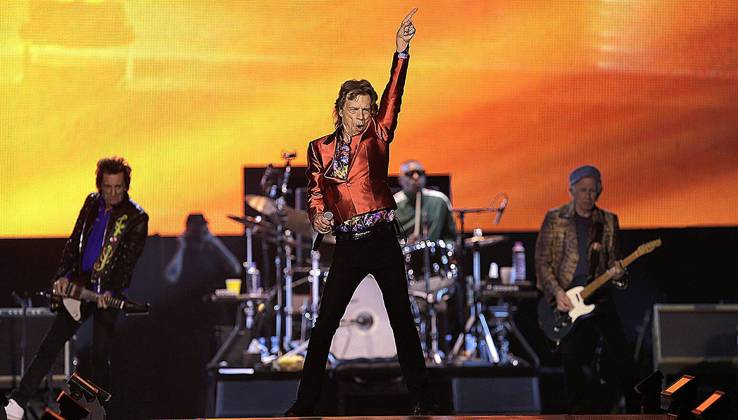Bilder des Jahres 2022, Entertainment 06 Juni Entertainment Themen der Woche KW22 THE ROLLING STONES The Rolling Stones dan un concierto en Madrid, en el WANDA Metropolitano. En la imagen, Mick Jagger realiza su famosa pose durante el concierto. The Rolling Stones concert in Madrid, at WANDA Metropolitano stadium. In this picture, Mick Jagger performs his usual pose during the concert. MADRID ESPANA 124111749