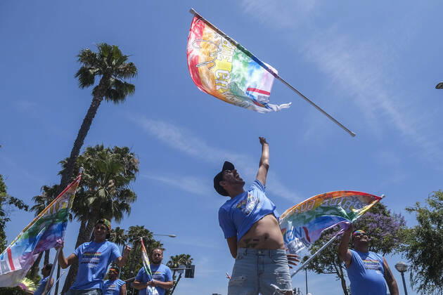 News Bilder des Tages June 5, 2022, Los Angeles, California, USA: Parade participants with costume perform as they march along Santa Monica Boulevard during the WEHO Pride Parade in West Hollywood on Sunday June 5, 2022. Los Angeles USA - ZUMAc68_ 20220605_zaf_c68_008 Copyright: xRingoxChiux