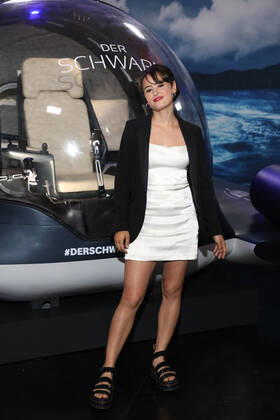 First Look Event der ZDF Produktion DER SCHWARM Rosabell Laurenti Sellers Fotocall Photocall Fototermin First Look Event zur ZDF Produktion DER SCHWARM von Frank Schätzing (Executive Producer und Autor) im Glashaus der Arena in Berlin Copyright: xEventpressx
