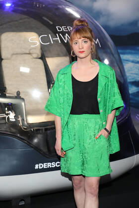 First Look Event der ZDF Produktion DER SCHWARM Leonie Benesch Fotocall Photocall Fototermin First Look Event zur ZDF Produktion DER SCHWARM von Frank Schätzing (Executive Producer und Autor) im Glashaus der Arena in Berlin Copyright: xEventpressx