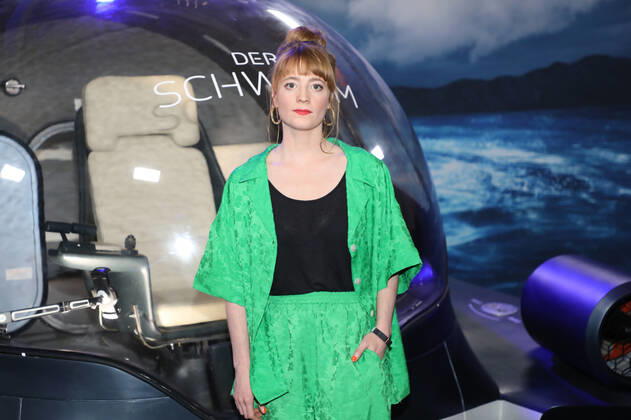 First Look Event der ZDF Produktion DER SCHWARM Leonie Benesch Fotocall Photocall Fototermin First Look Event zur ZDF Produktion DER SCHWARM von Frank Schätzing (Executive Producer und Autor) im Glashaus der Arena in Berlin Copyright: xEventpressx