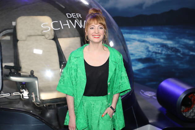 First Look Event der ZDF Produktion DER SCHWARM Leonie Benesch Fotocall Photocall Fototermin First Look Event zur ZDF Produktion DER SCHWARM von Frank Schätzing (Executive Producer und Autor) im Glashaus der Arena in Berlin Copyright: xEventpressx