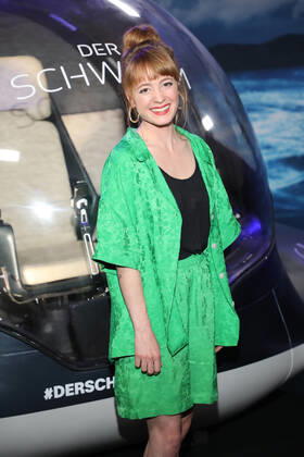 First Look Event der ZDF Produktion DER SCHWARM Leonie Benesch Fotocall Photocall Fototermin First Look Event zur ZDF Produktion DER SCHWARM von Frank Schätzing (Executive Producer und Autor) im Glashaus der Arena in Berlin Copyright: xEventpressx