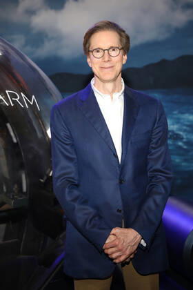 First Look Event der ZDF Produktion DER SCHWARM Frank Doelger (Showrunner ) Fotocall Photocall Fototermin First Look Event zur ZDF Produktion DER SCHWARM von Frank Schätzing (Executive Producer und Autor) im Glashaus der Arena in Berlin Copyright: xEventpressx