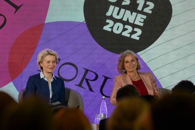 Ursula Von der Leyen at MAXXI in Rome for the New European Bauhaus Ursula von der Leyen (L), Giovanna Melanrei (R) during the News Ursula Von der Leyen at MAXXI in Rome for the New European Bauhaus on June 09, 2022 at the MAXXI Museum in Rome, Italy Rome Italy Copyright: xGloriaxImbrognox originalFilename: livemedia-ursulavo220609_nppN1