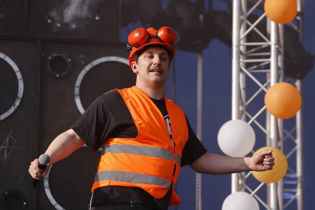 Rapper BattleBoi Basti bei Rock am Ring 2022. Knapp 90.000 Besucher bejubeln in diesem Jahr die Auftritte von etwa 70 Bands. Rock am Ring ist ein von Marek Lieberberg gegründetes Musikfestival, das traditionell auf dem Nürburgring in der Nähe der Stadt Adenau in der Eifel stattfindet. Es gilt als das traditionsreichste Rockfestival Deutschlands. Nürburg, 04.06.2022 Rheinland-Pfalz Deutschland Copyright: xChristophxHardtx