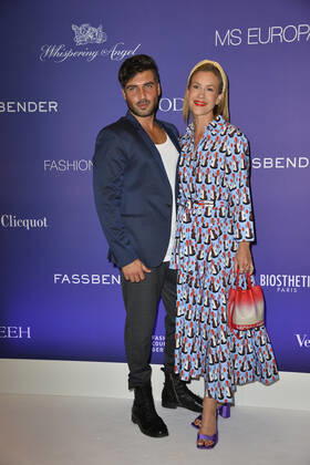 Wolke Hegenbarth mit Partner Oliver Vaid Fashion2Night auf der MS EUROPA 2 Schiff Hamburg 10. Juni 2022