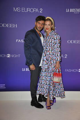 Wolke Hegenbarth mit Partner Oliver Vaid Fashion2Night auf der MS EUROPA 2 Schiff Hamburg 10. Juni 2022