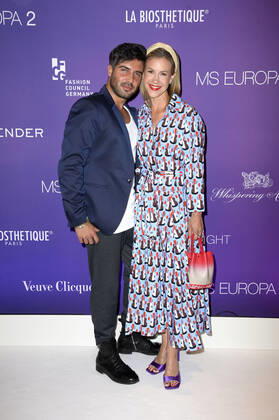 Wolke Hegenbarth mit Partner Oliver Vaid bei der Fashion2Night mit den Fashion Shows von Odeeh und Fassbender mit ihren individuell für MS Europa 2 entworfenen Cruise Collections auf der MS Europa 2. Hamburg, 10.06.2022