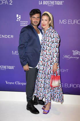 Wolke Hegenbarth mit Partner Oliver Vaid bei der Fashion2Night mit den Fashion Shows von Odeeh und Fassbender mit ihren individuell für MS Europa 2 entworfenen Cruise Collections auf der MS Europa 2. Hamburg, 10.06.2022