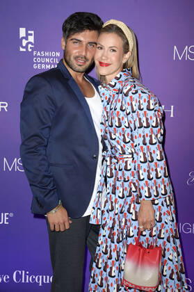 Wolke Hegenbarth mit Partner Oliver Vaid bei der Fashion2Night mit den Fashion Shows von Odeeh und Fassbender mit ihren individuell für MS Europa 2 entworfenen Cruise Collections auf der MS Europa 2. Hamburg, 10.06.2022