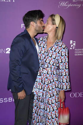 Wolke Hegenbarth mit Partner Oliver Vaid bei der Fashion2Night mit den Fashion Shows von Odeeh und Fassbender mit ihren individuell für MS Europa 2 entworfenen Cruise Collections auf der MS Europa 2. Hamburg, 10.06.2022