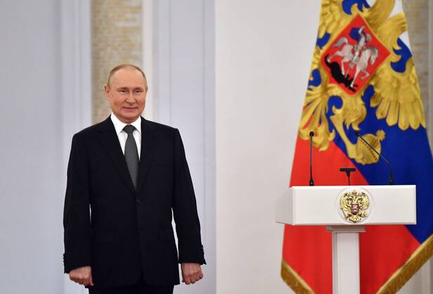 Russia Putin National Awards 8214117 12.06.2022 Russian President Vladimir Putin attends the awarding ceremony of the State Awards in the field of science and technology, literature and art, for outstanding achievements in human rights activities and gold medals Hero of Labor in Moscow, Russia. Evgeny Biyatov Sputnik Moscow Russia  Copyright: xEvgenyxBiyatovx