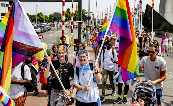 2022-06-18 13:19:52 ROTTERDAM - The Pride March traditionally moves through the city during Pink Saturday. This year s event will be held in Rotterdam with a march, information market and performances that reflect on the emancipation of the LGBTQ+ community. ANP ROBIN UTRECHT netherlands out - belgium out