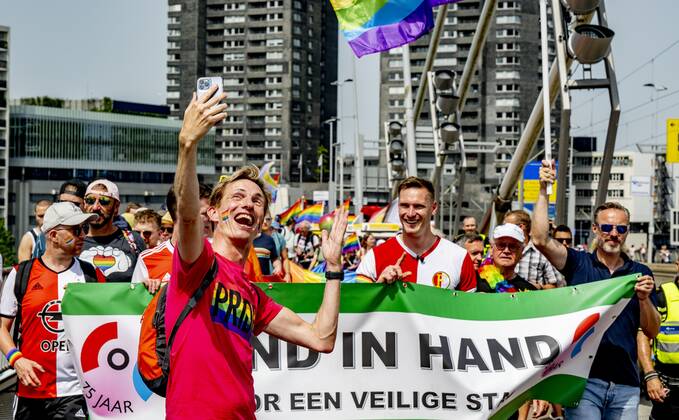 2022-06-18 12:23:06 ROTTERDAM - The Pride March traditionally moves through the city during Pink Saturday. This year s event will be held in Rotterdam with a march, information market and performances that reflect on the emancipation of the LGBTQ+ community. ANP ROBIN UTRECHT netherlands out - belgium out