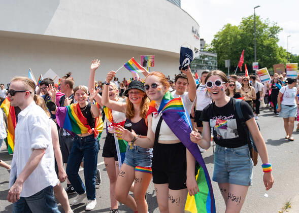 Oldenburg CSD Nordwest in Oldenburg, 18.06.2022 Rund 9.000 Personen demonstrierten im Rahmen des Christopher-Street-Day in Oldenburg für sexuelle und geschlechtliche Vielfalt. CSD Nordwest in Oldenburg, 18.06.2022 Copyright: xFabianxSteffens Eibner-Pressefotx EP_FSS